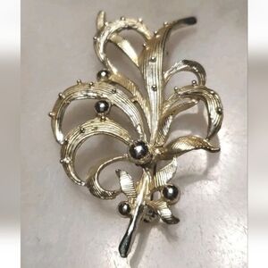 Vintage Signed Hollywood Floral Goldtone Brooch Pin